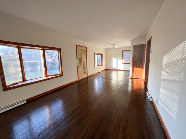 Building Photo - 216 Meadowside Rd