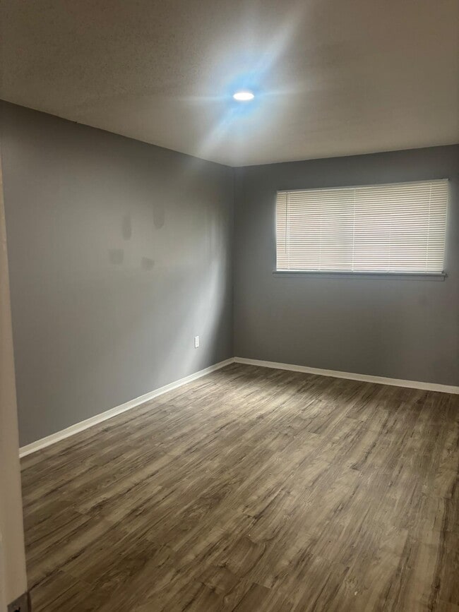 Photo - 1505 N West St Apartment