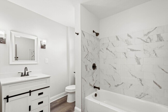 Foto del edificio - Amazing 5 bedroom home in Beechview available July 1!