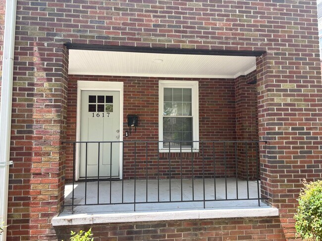 Building Photo - 1617 Hollywood Dr