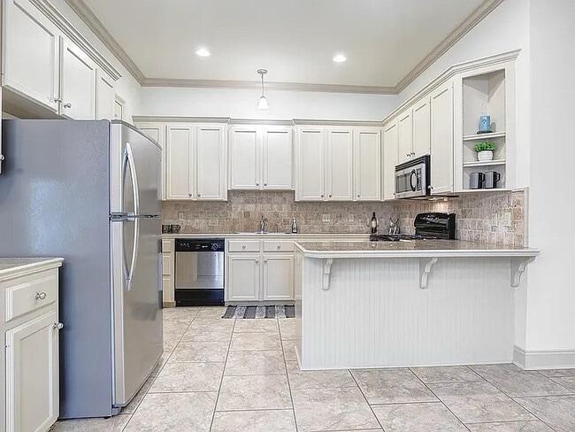 Building Photo - 108 Bandera Dr