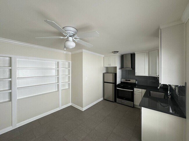 Foto del edificio - 352-354 S Reeves Dr