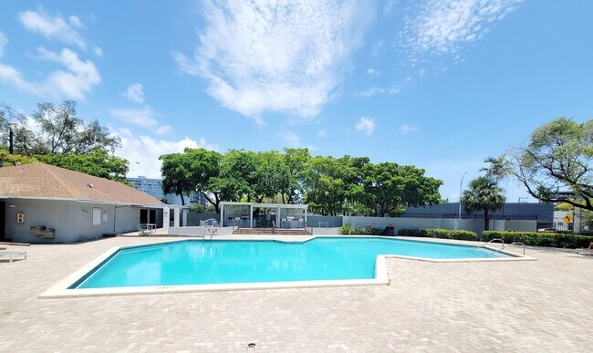 Foto del edificio - 1470 NE 123rd St