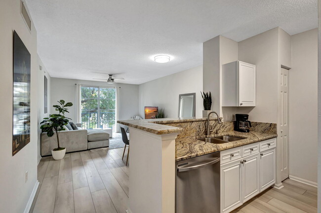 Building Photo - 630 S Sapodilla Ave
