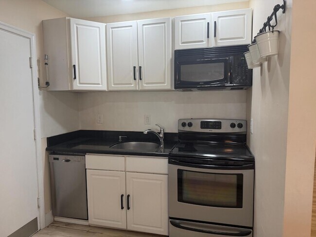 Building Photo - 2230 NE 56th Pl