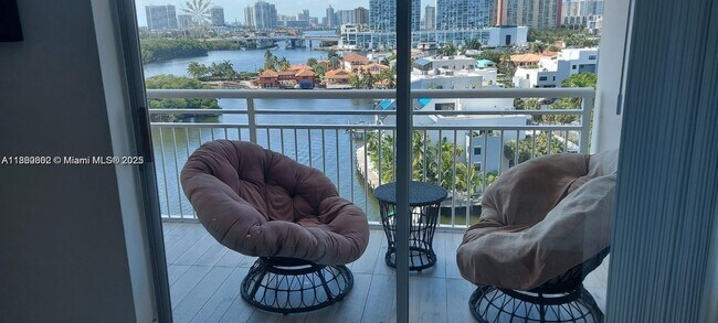 Foto del edificio - 400 Kings Point Dr