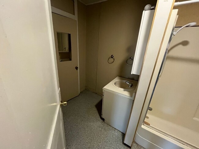 Building Photo - 103 W 1st St