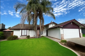 Building Photo - 2146 Fernwood Dr