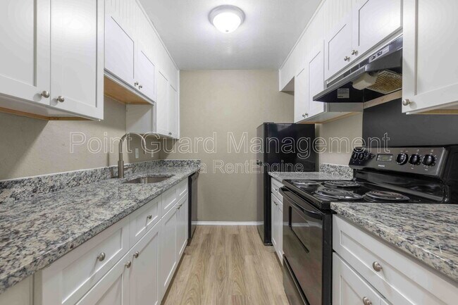 Building Photo - 4594 W Kiest Blvd