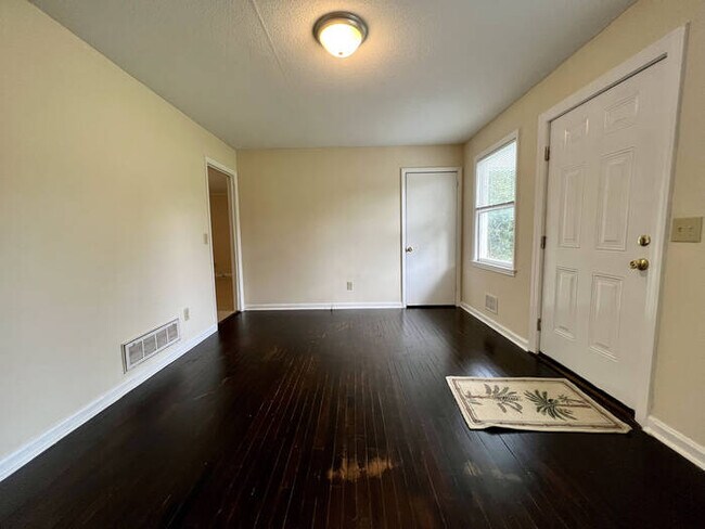 Foto del edificio - 320 W. Lakeside Ave.