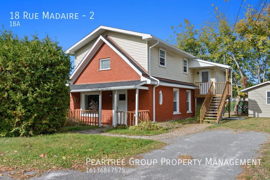 Photo principale - Magnificent Madaire-Upper Level Studio for rent in Gatineau