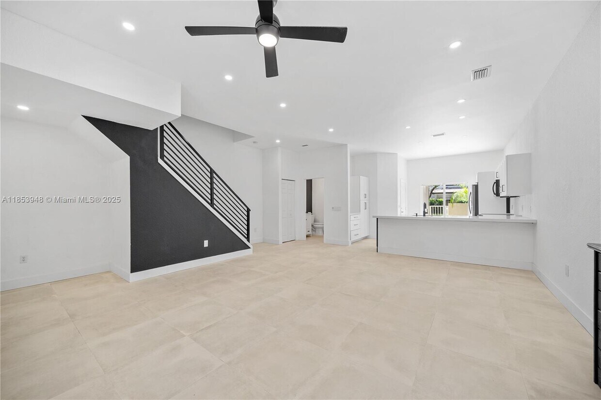 Foto principal - 2414 SE 21st St