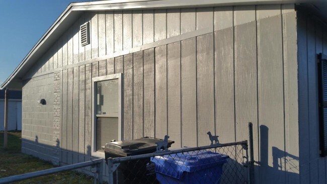 Building Photo - 2417 Wishing Well Cir