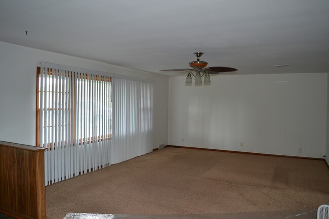 Foto del edificio - 12N121 Coombs Rd