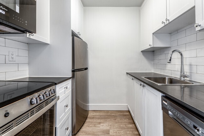 1BR, 1BA - 613SF - Kitchen - 109-115 & 123 Westwood Drive