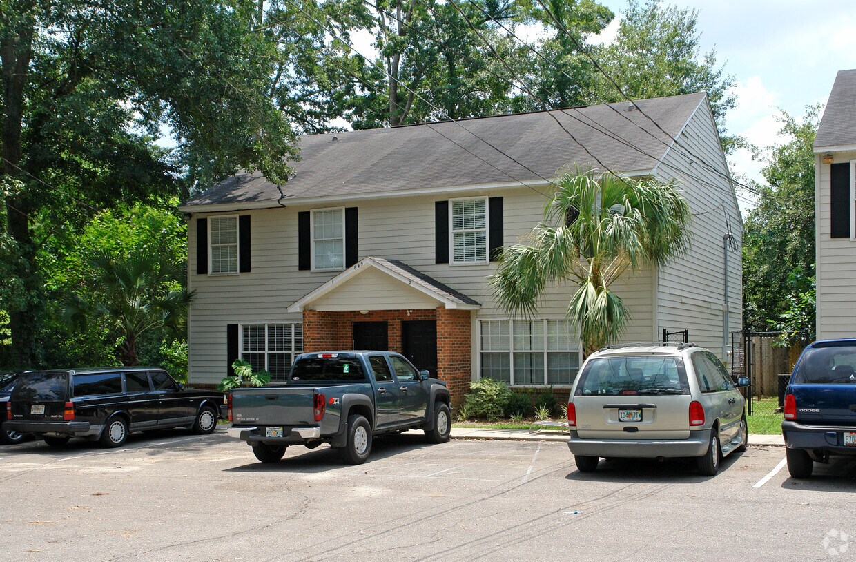 Primary Photo - Woodward Trace Townhomes