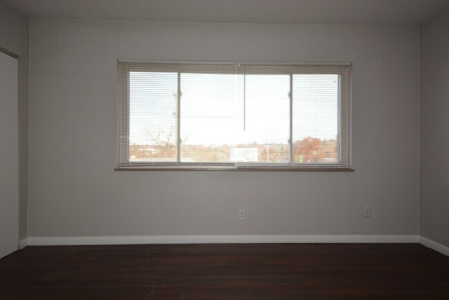 Foto del edificio - 4801 Madison Rd