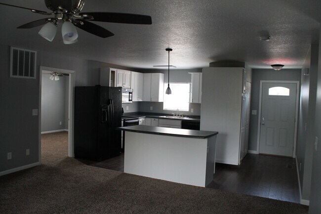 Kitchen - 301 S Ohio St