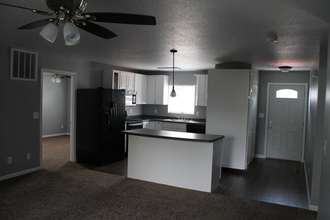 Kitchen - 301 S Ohio St