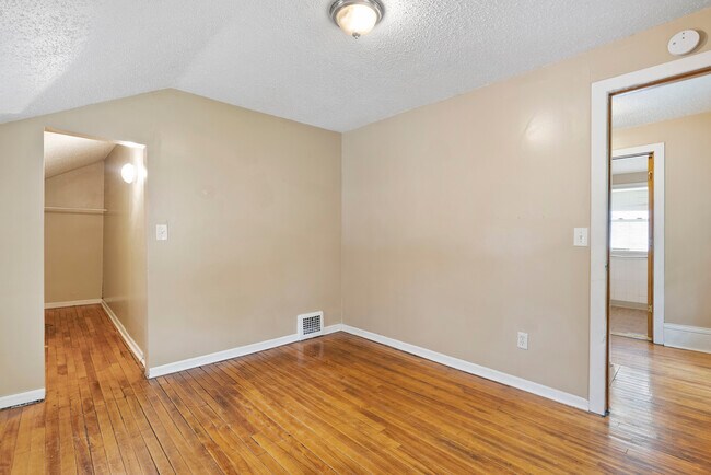 Foto del edificio - 1006 Logan Ave N