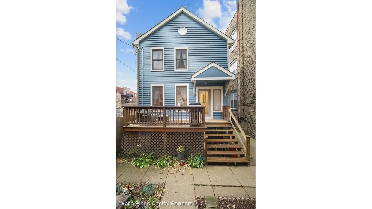 Primary Photo - 2121 W Schiller St