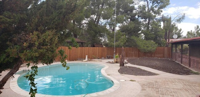 Foto del edificio - 19145 Tomahawk Rd