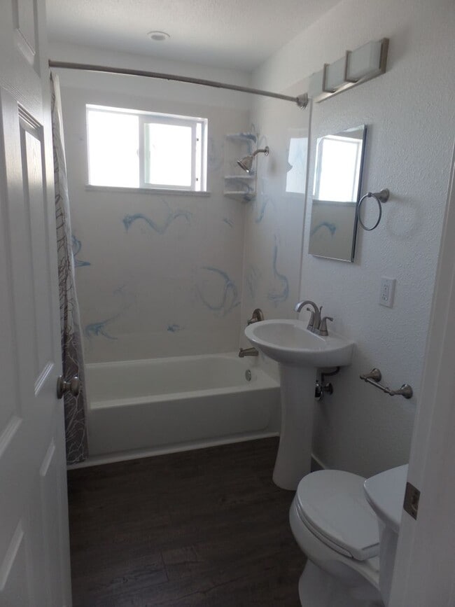 Foto del edificio - 2 + Bedroom / 1 1/4 Bath Home in Downtown Rodeo