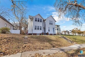 Building Photo - 611 S 2nd Ave
