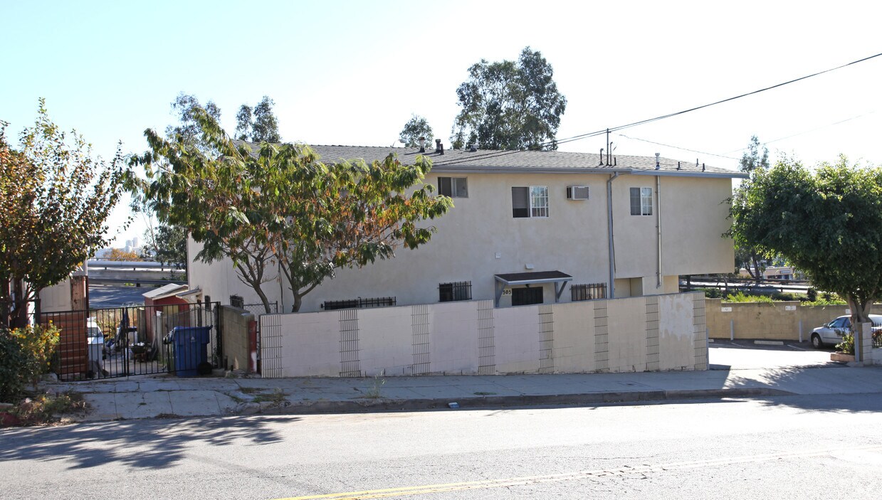 Primary Photo - 1505 Stadium Way