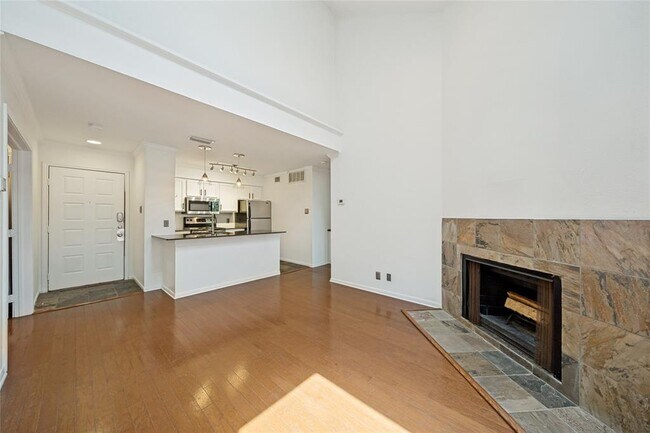 Foto del edificio - 8888 Tallwood Dr