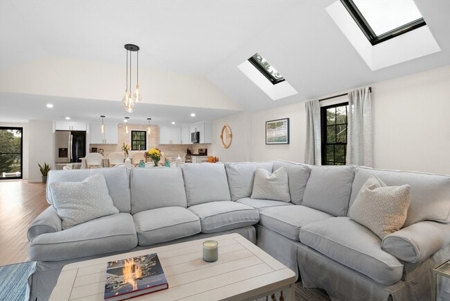 Building Photo - 101 Monomoyic Way