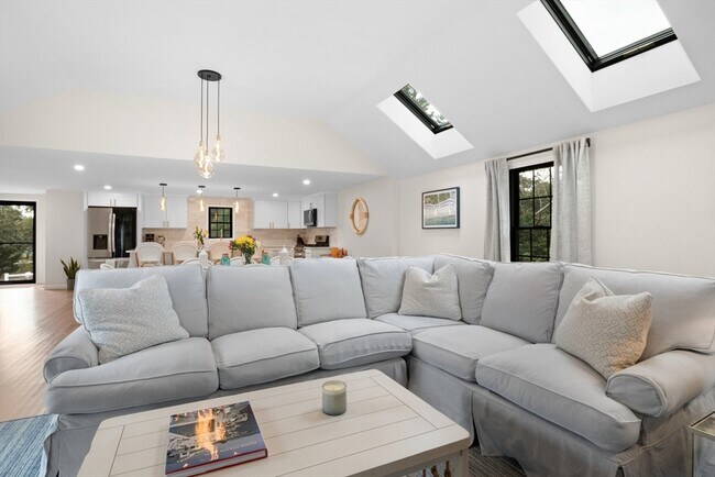 Foto del edificio - 101 Monomoyic Way