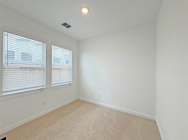 Foto del edificio - 2213 Via Laura Ln