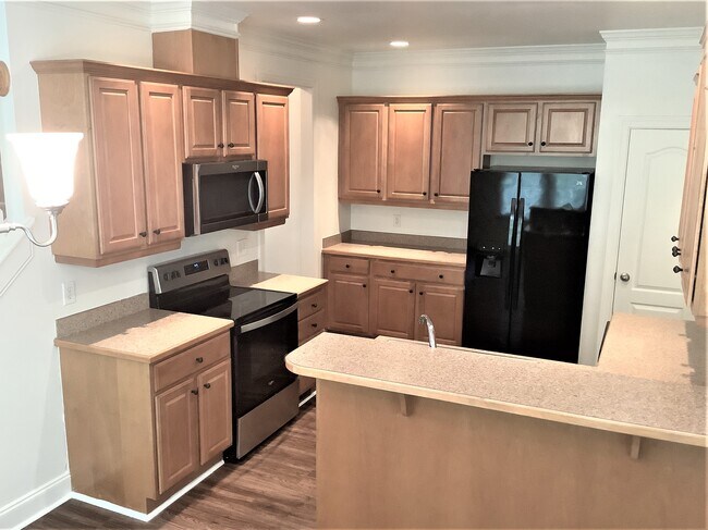 Building Photo - 830 Red Hawk Court