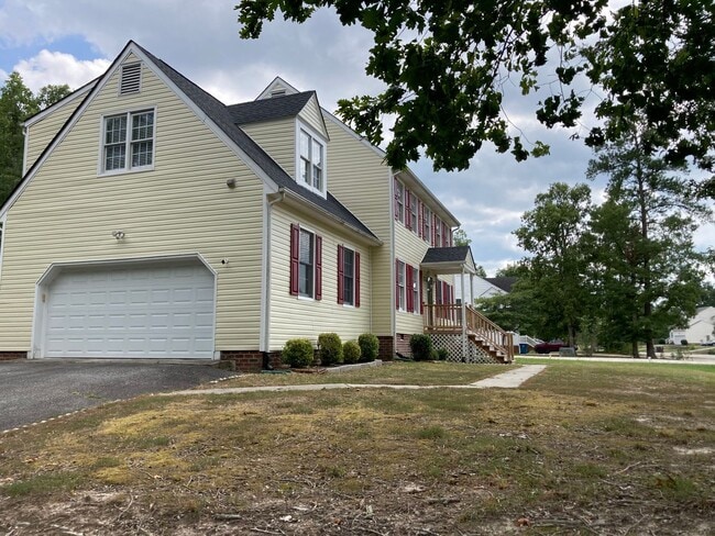 Building Photo - 5901 Tuskwillow Dr