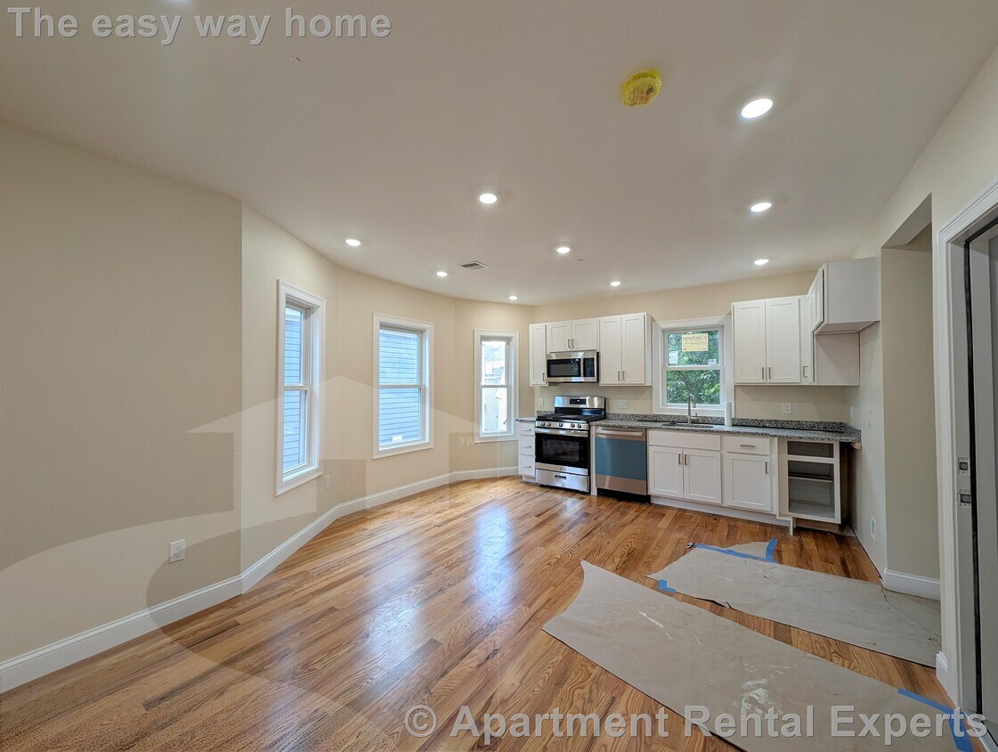 Primary Photo - 22 Holyoke Rd