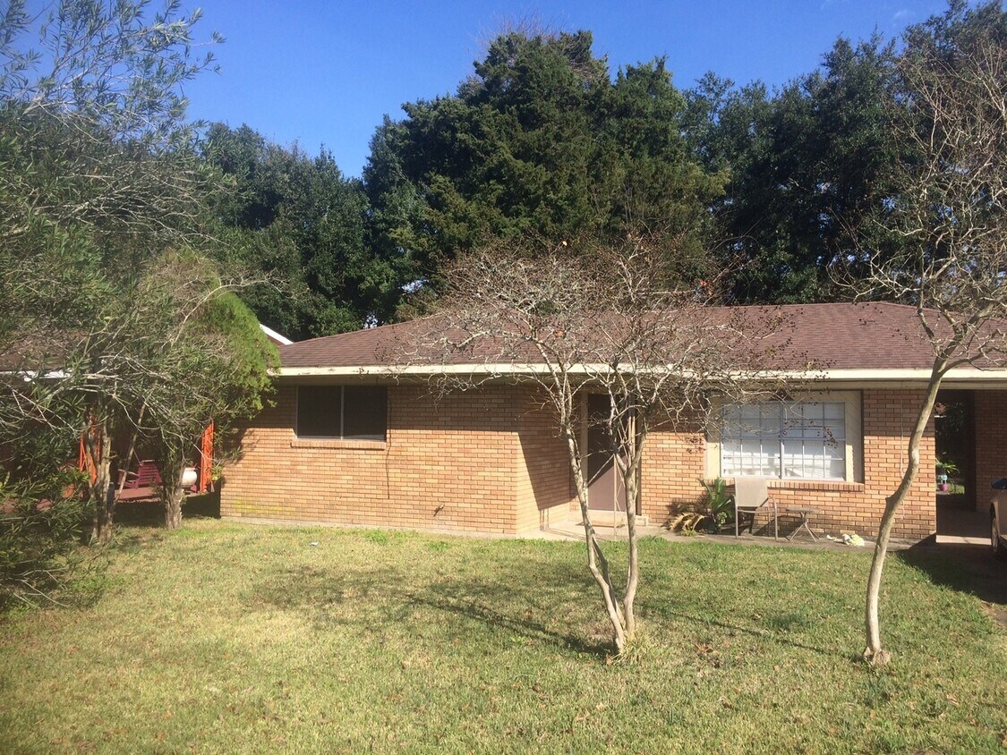 Primary Photo - Three bedroom house in Lafayette