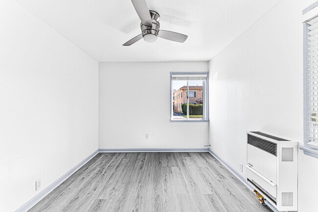 Building Photo - 727 Olive Ave