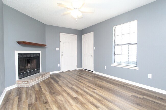 Foto del edificio - Updated 2BD/2BA Apartment in North Pensaco...