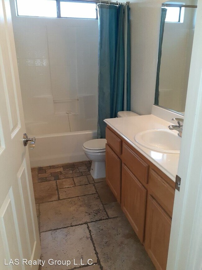 Building Photo - 3 br, 2.5 bath House - 138 Gryffin Ave.