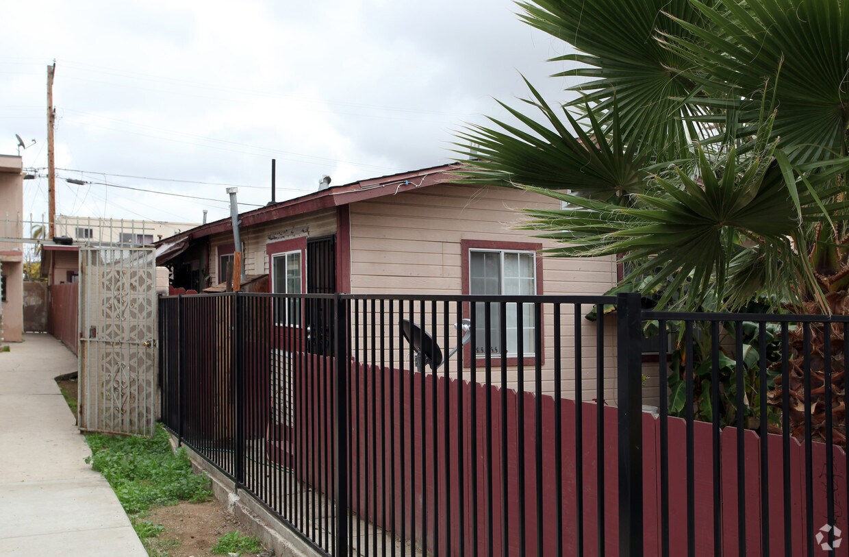 Building Photo - 4025-4031 Highland Ave