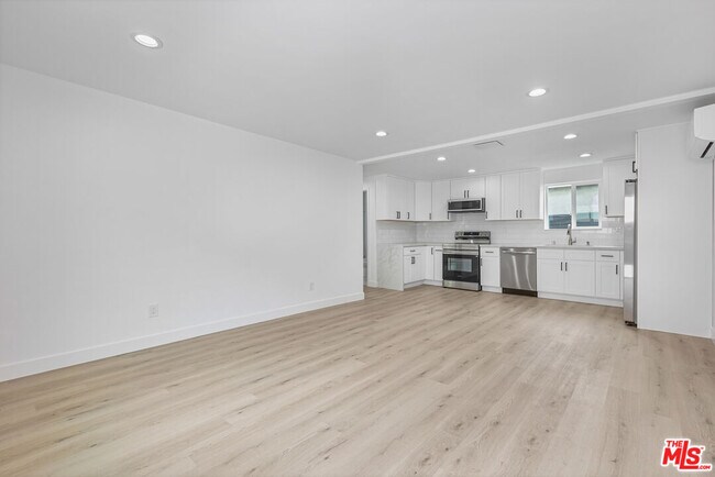 Foto del edificio - 1613-1613 1/2 W 209th St