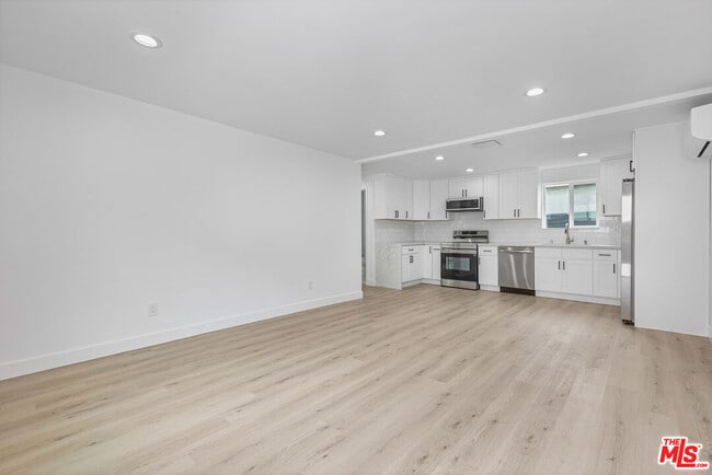 Building Photo - 1613 W 209th St