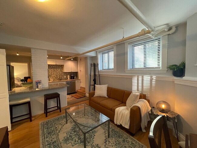 Foto del edificio - 43 Glenville Ave