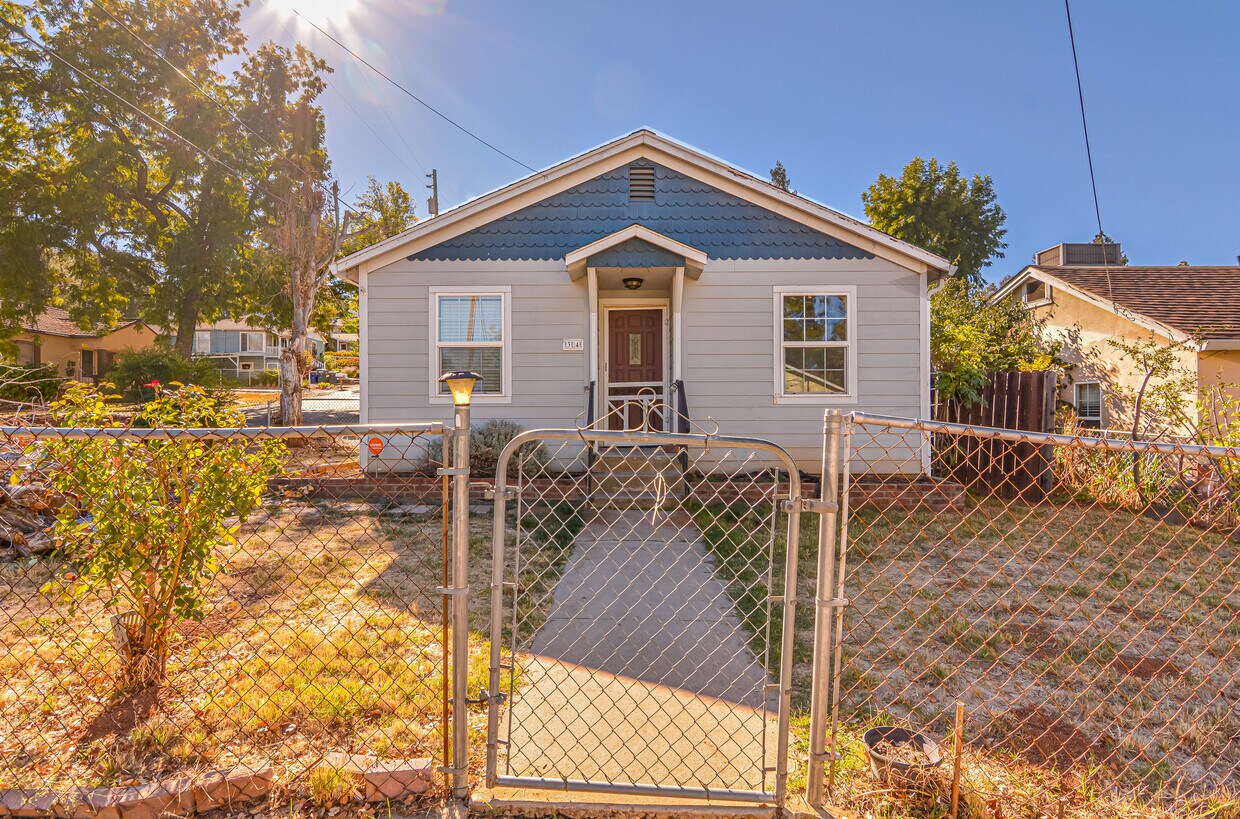Primary Photo - 34 Ruby St