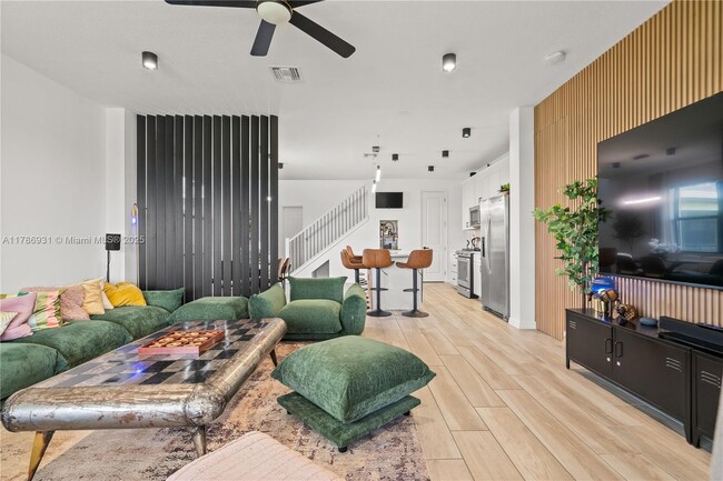 Foto del edificio - 4461 Waterside Dr