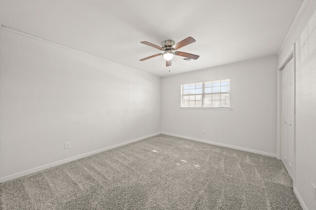 Foto del edificio - 4426 Woodvalley Dr