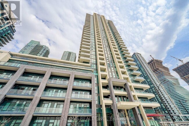 Photo du bâtiment - 4055 Parkside Village Dr