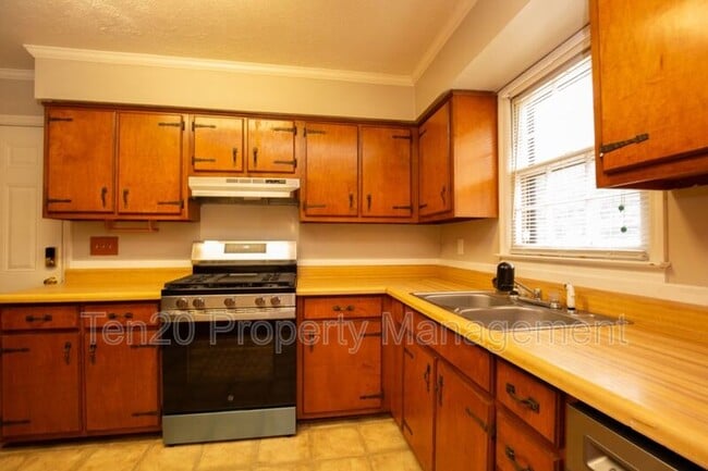 Building Photo - 7974 Shinn Dr