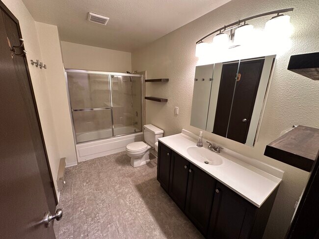 Foto del edificio - 8856 Interlake Ave N
